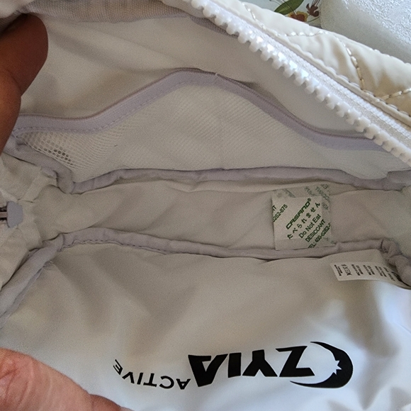 BNWT and bag White Warwick Crossbody Bag - Picture 7 of 9